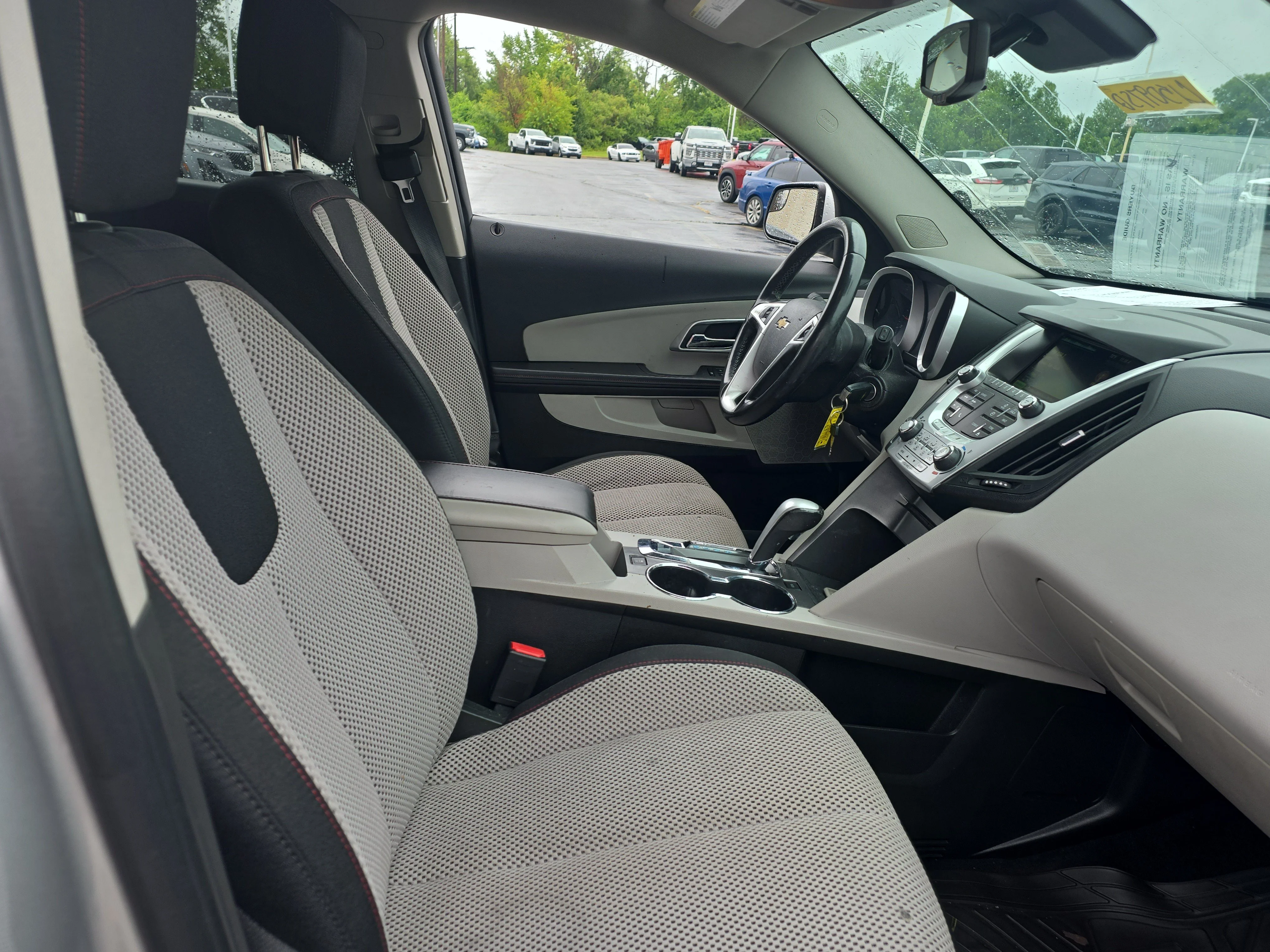 Used 2014 Silver Ice Metallic Chevrolet LT image 9