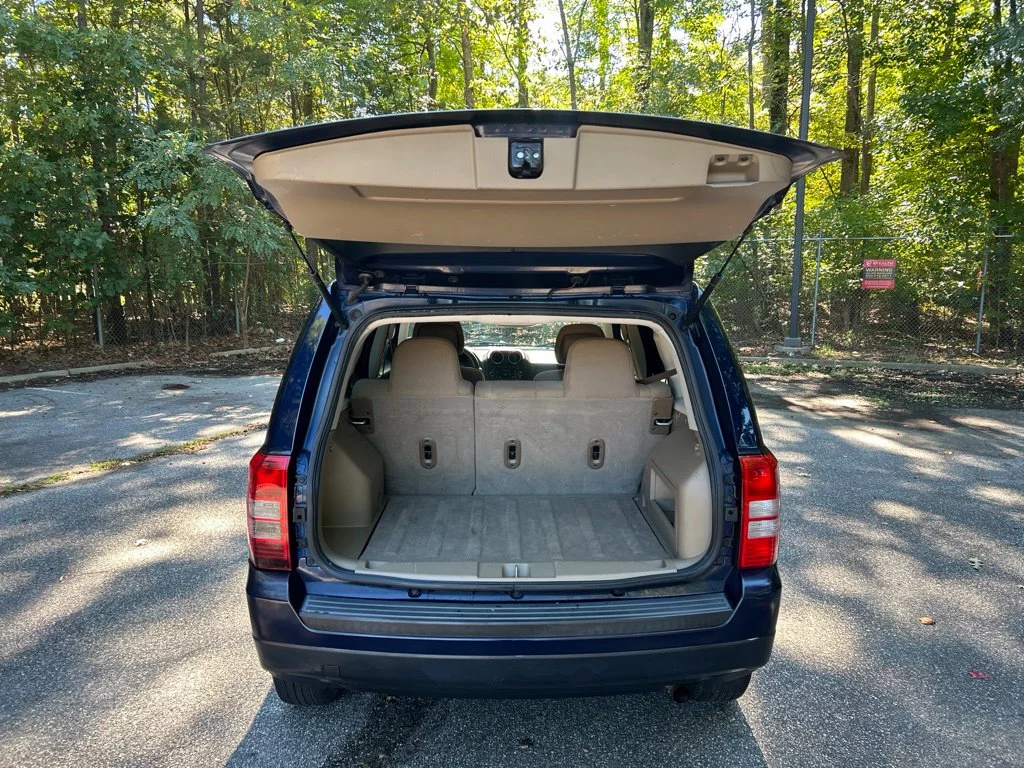 Used 2017 Blue Jeep Sport image 27