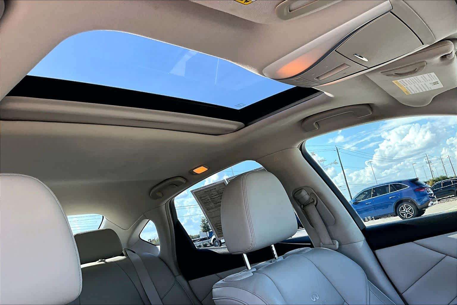 Used 2012 Malbec Black INFINITI  image 12