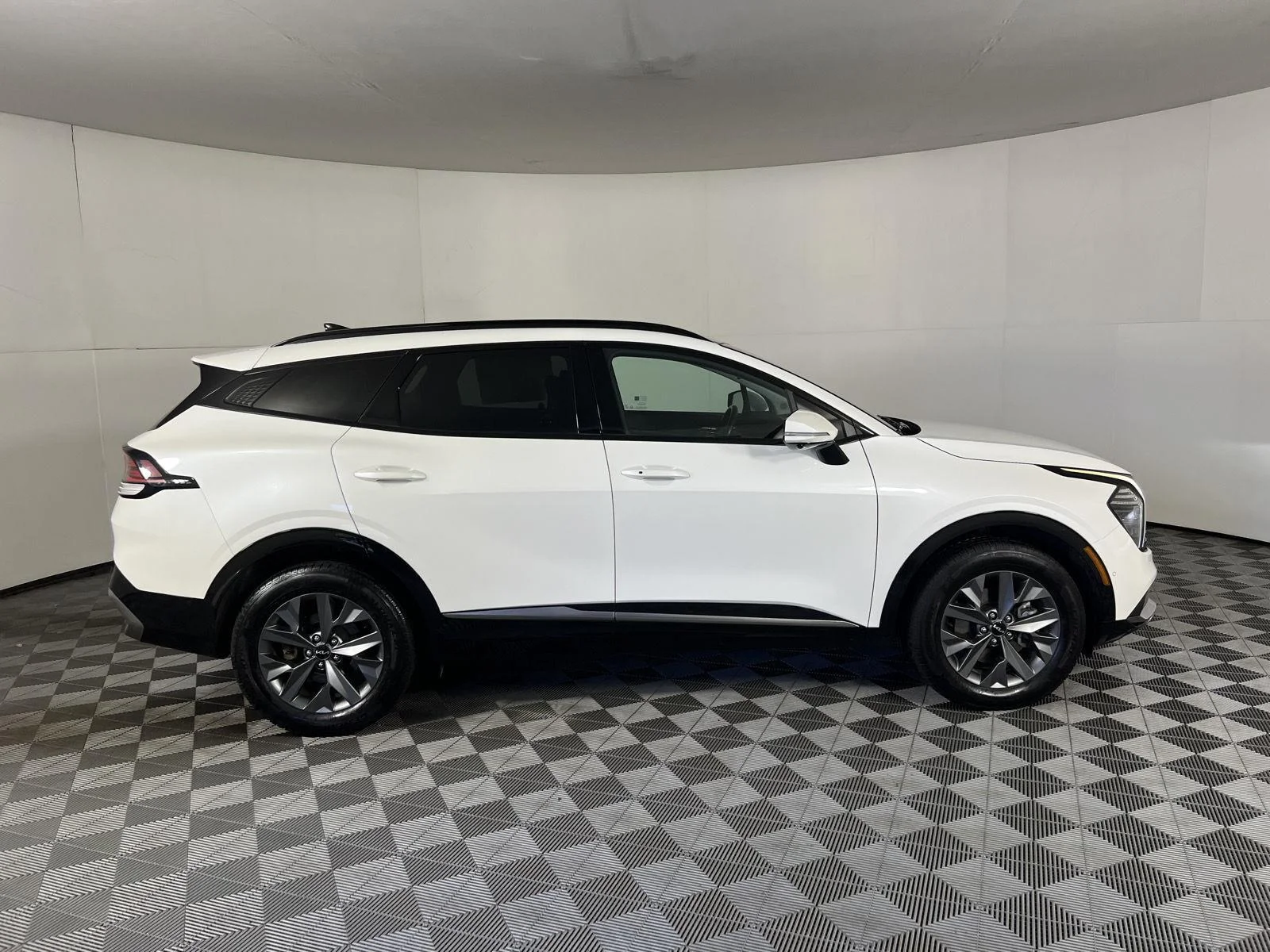 Used 2024 Snow White Pearl Kia SX-Prestige image 10