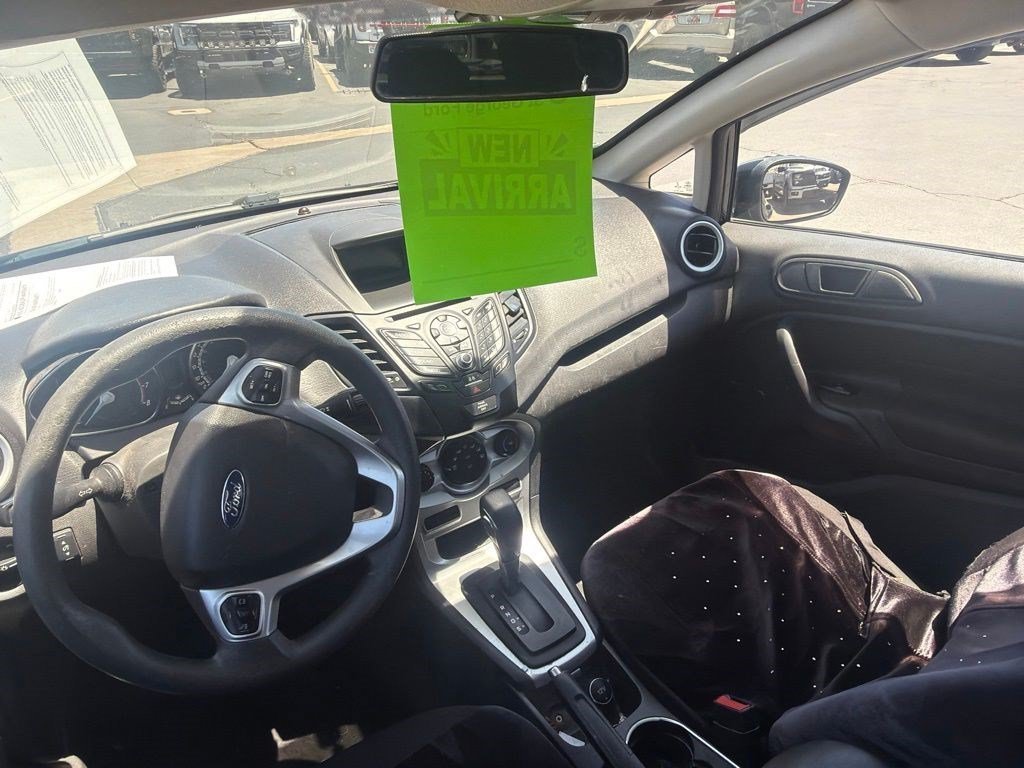 Used 2019 Shadow Black Ford SE image 3