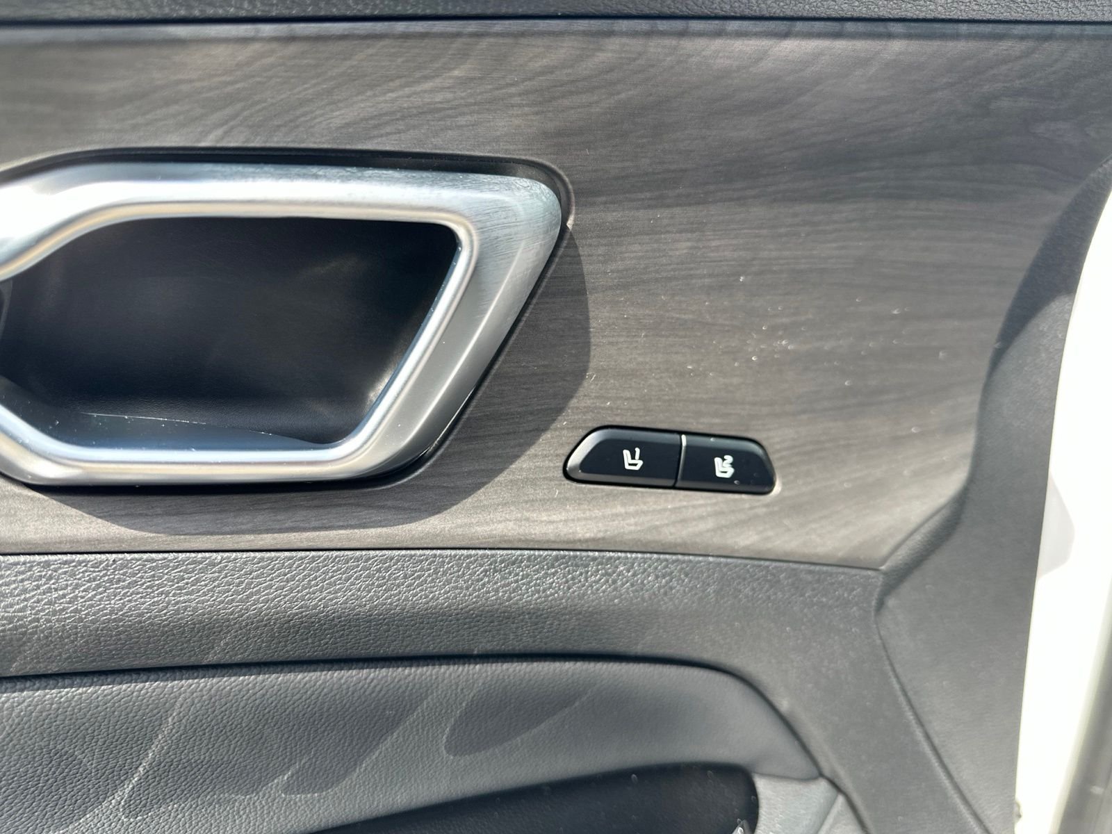 Used 2023 White Kia X-Pro image 19