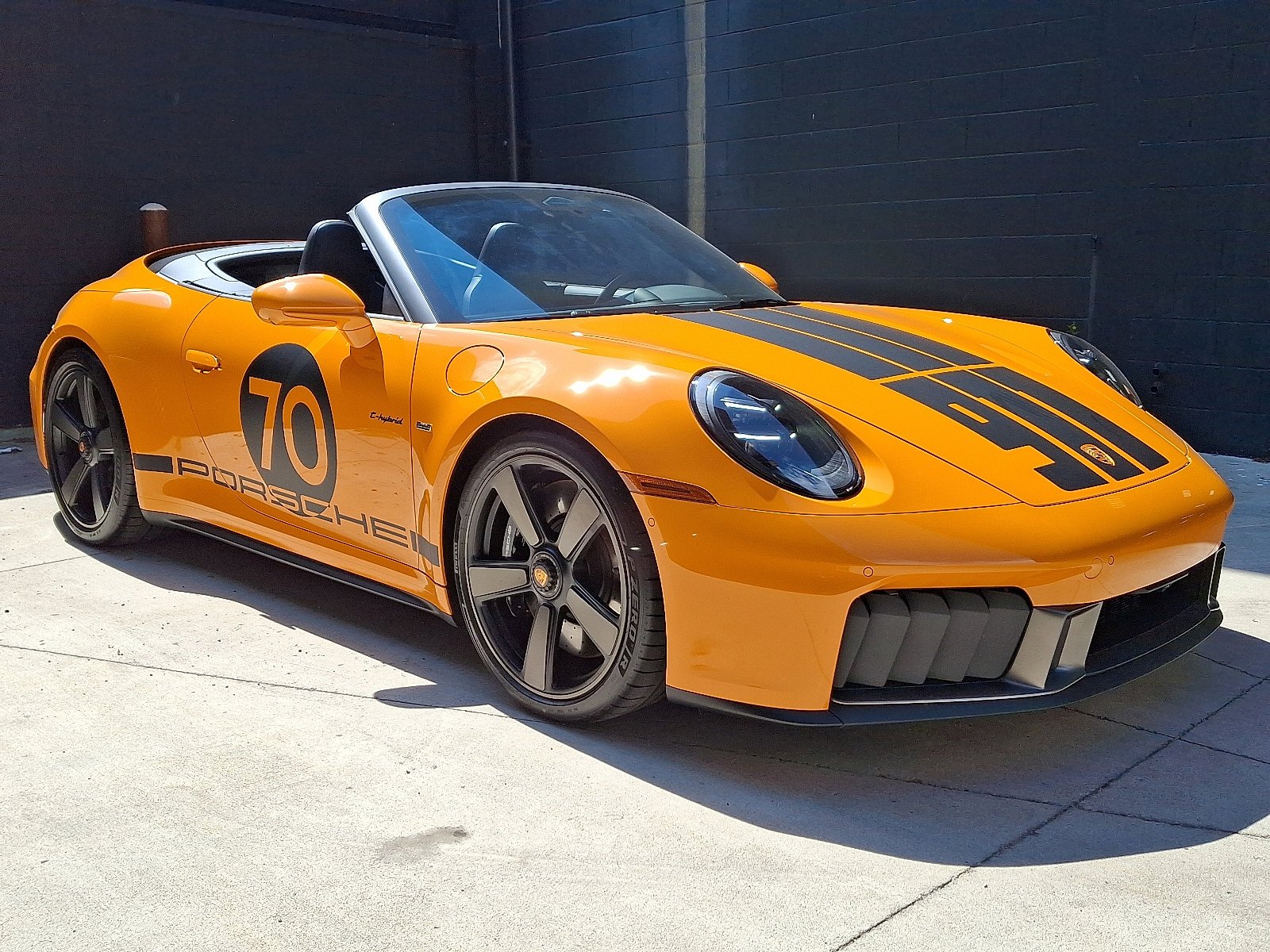 New 2026 Paint to Sample: Signalorange Porsche Spirit 70 image 9