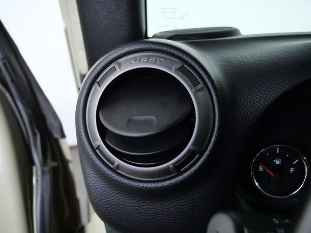 Certified Used 2018  Jeep Unlimited Sport image 24