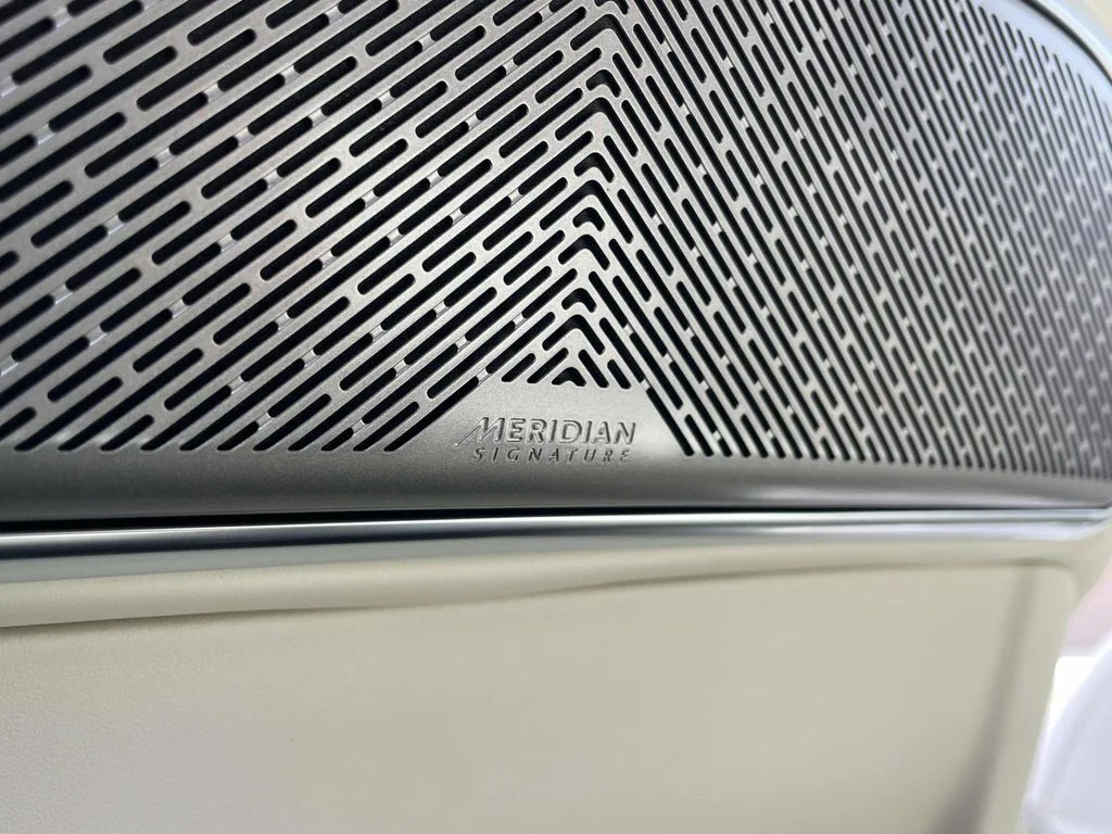 New 2026 Ostuni Pearl White Land Rover Autobiography image 25