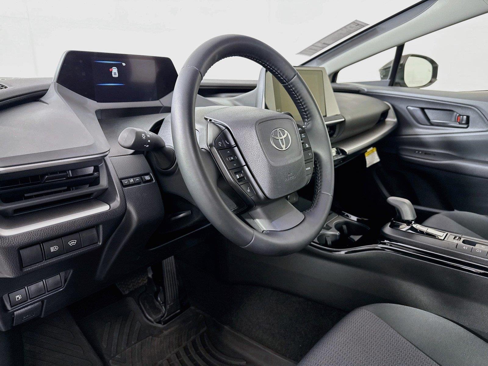 Used 2025 Wind Chill Pearl Toyota LE image 4