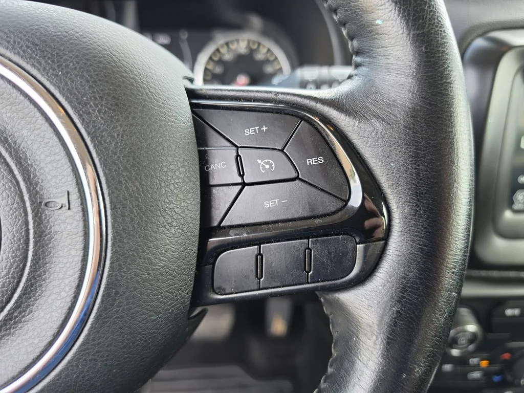 Used 2019 Teal Jeep Latitude image 24