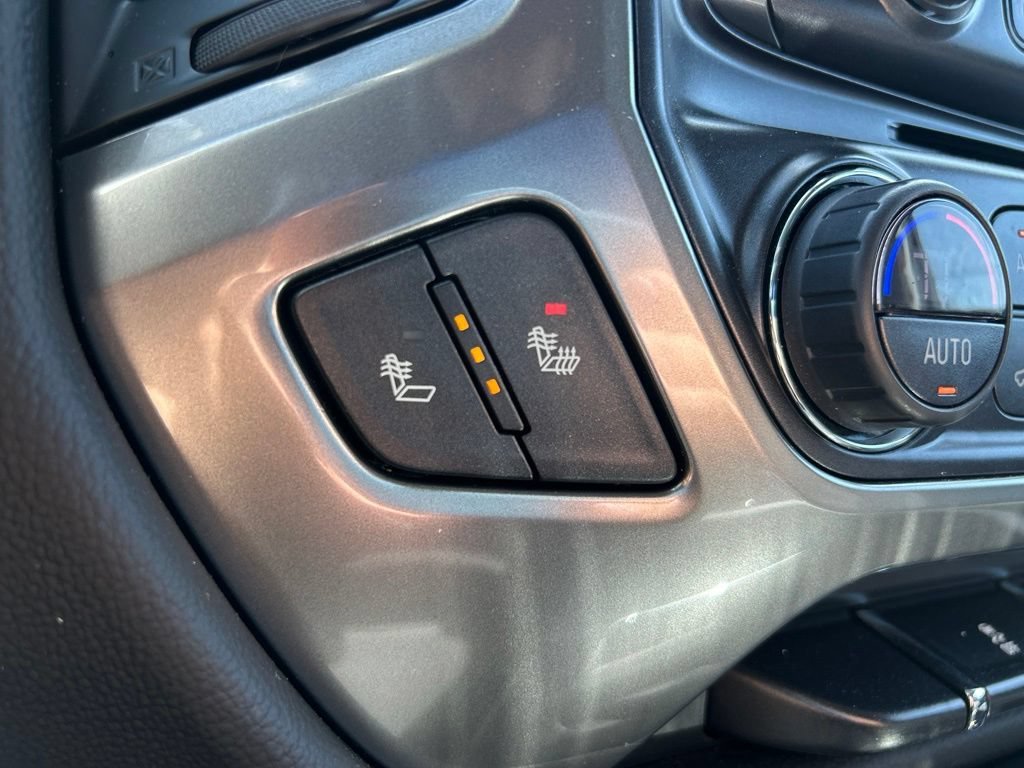 Used 2018 SUMMIT WHITE Chevrolet LT image 31
