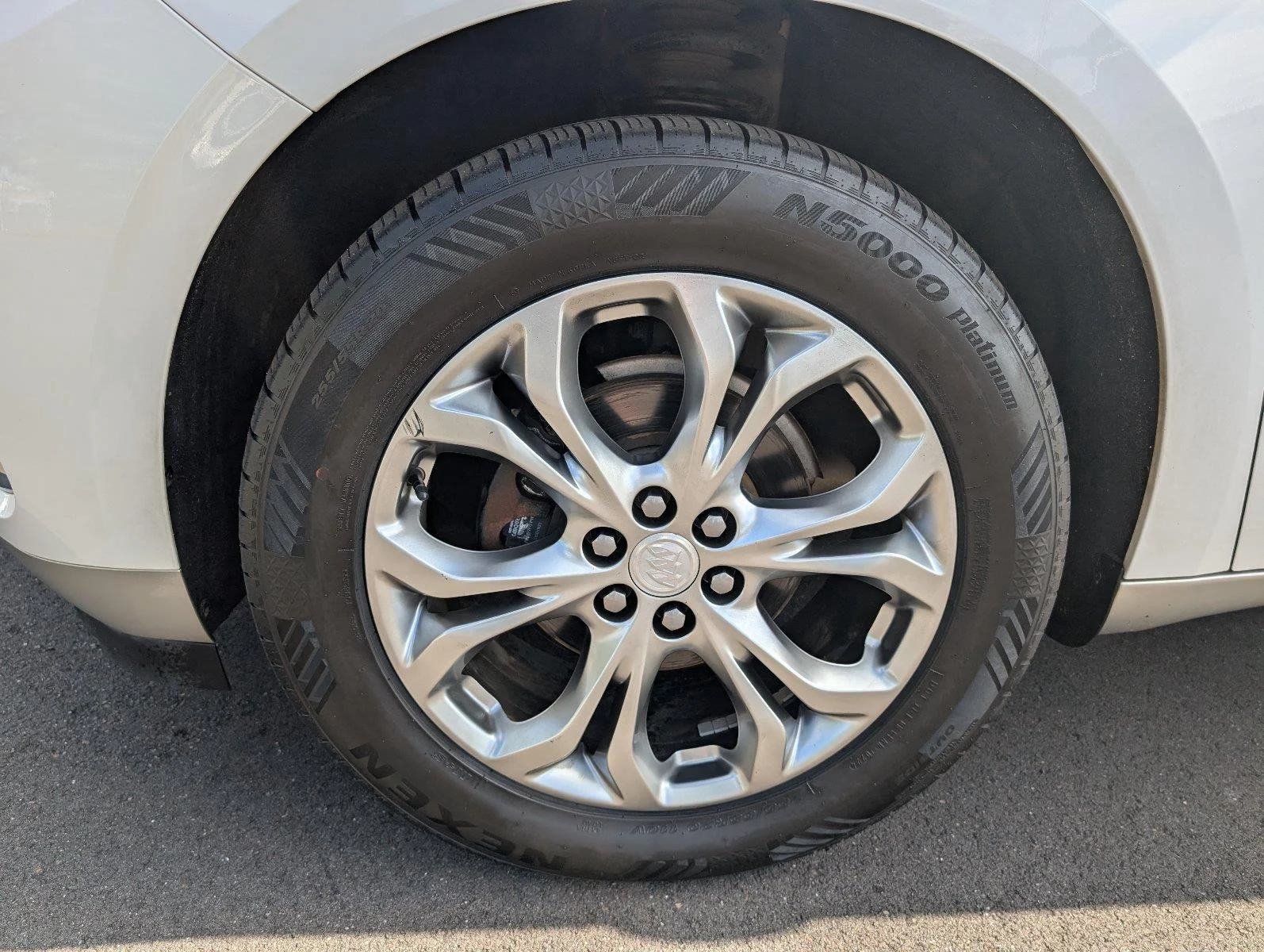 Used 2018 Includes Satin Nickel lower exterior accent color. Buick Avenir image 11