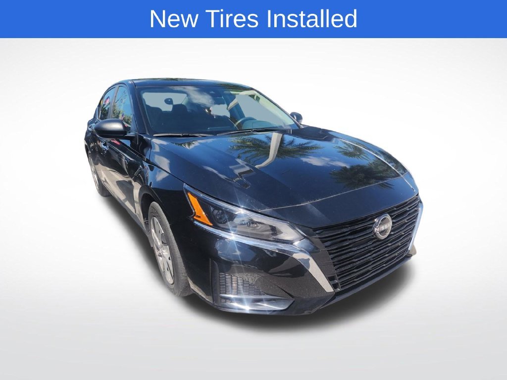 Used 2024 Black Nissan 2.5 S image 2