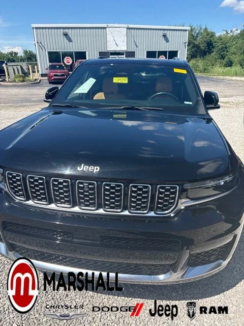 Used 2023 Black Jeep Summit image 1