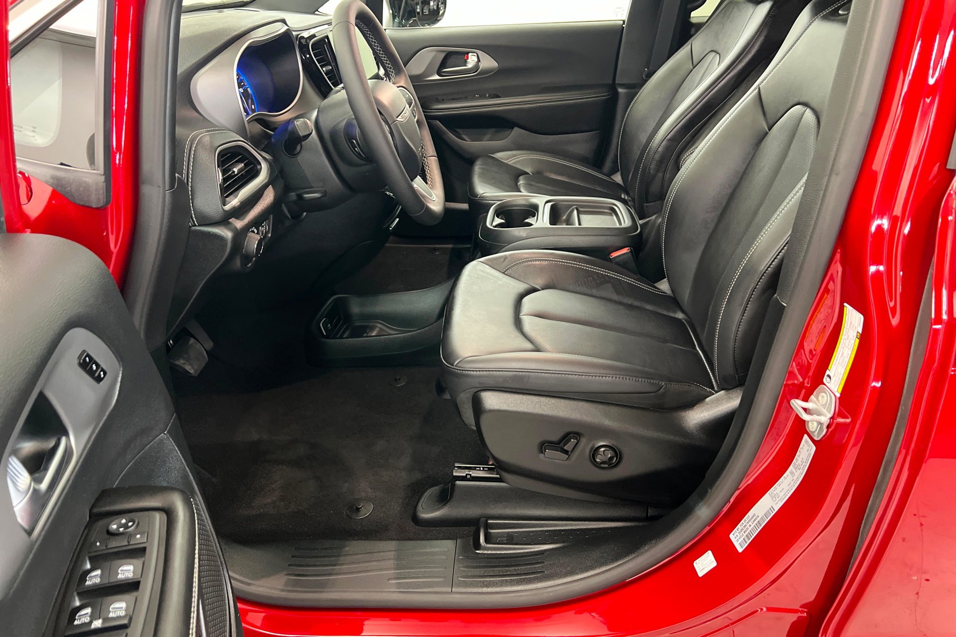 2027 Chrysler Pacifica Select - Photo 18