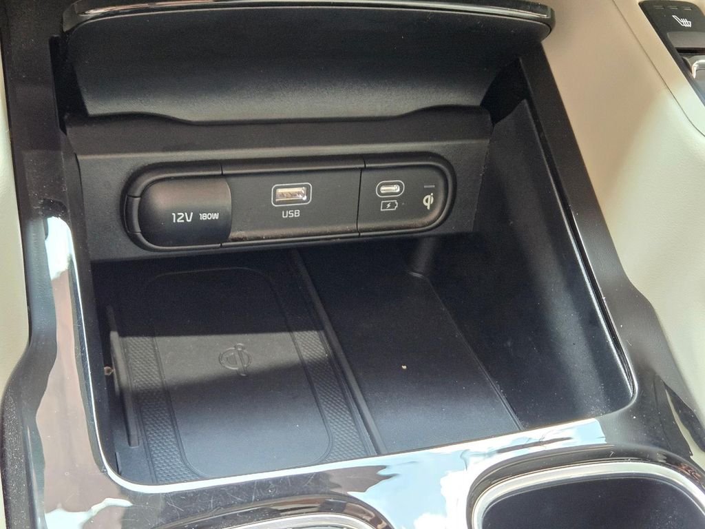 Used 2025 Black Kia S image 31