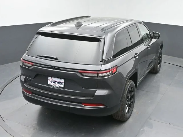 New 2026 Baltic Gray Metallic Clear-Coat Exterior Paint Jeep Altitude image 34