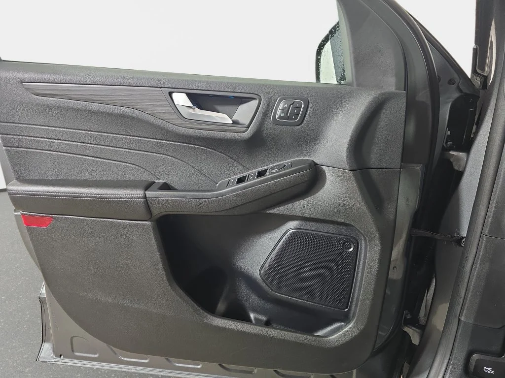 Used 2023 Gray Metallic Ford Platinum image 30