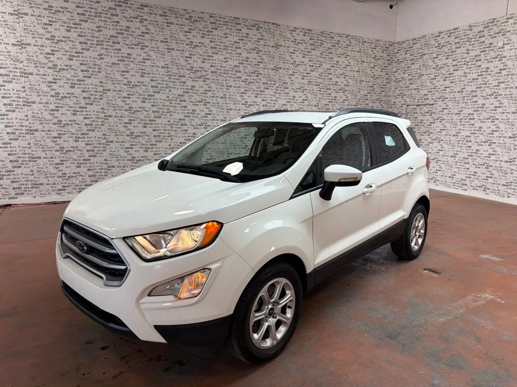 Used 2021 White Ford SE image 3