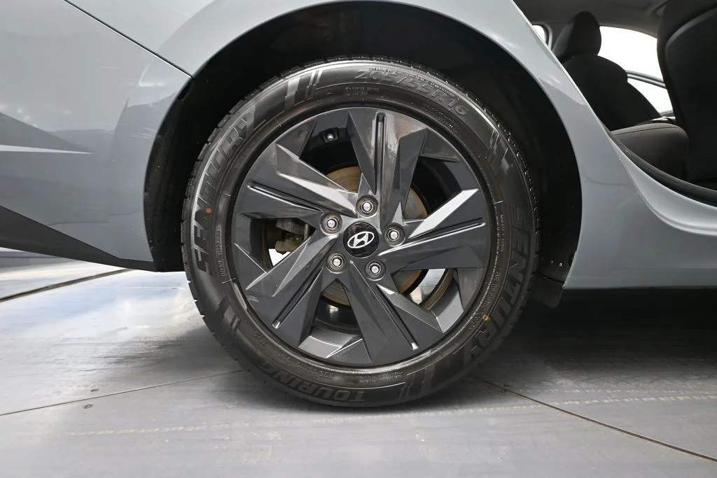 Used 2021 Gray Hyundai SEL image 14