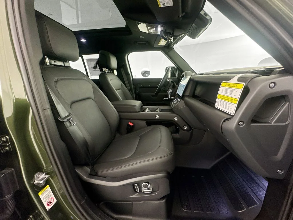 New 2026 Woolstone Green Land Rover X-Dynamic SE image 26
