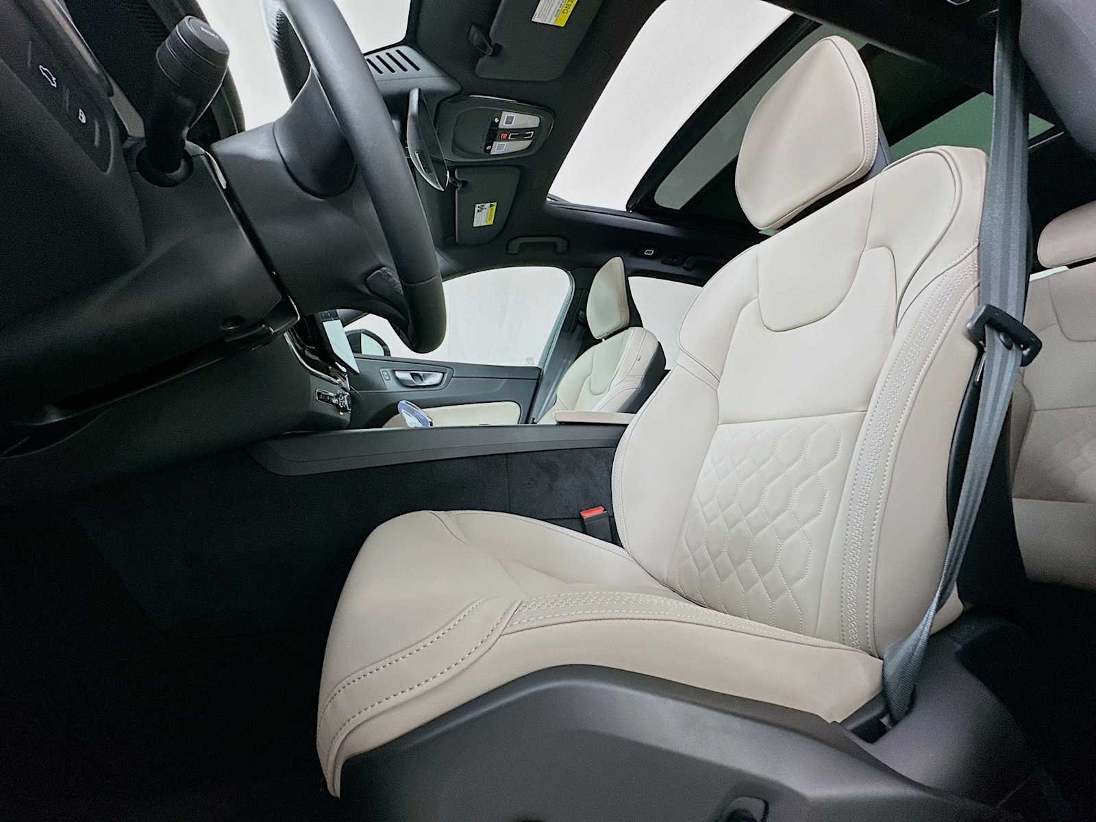 New 2026 Crystal White Volvo Plus image 18