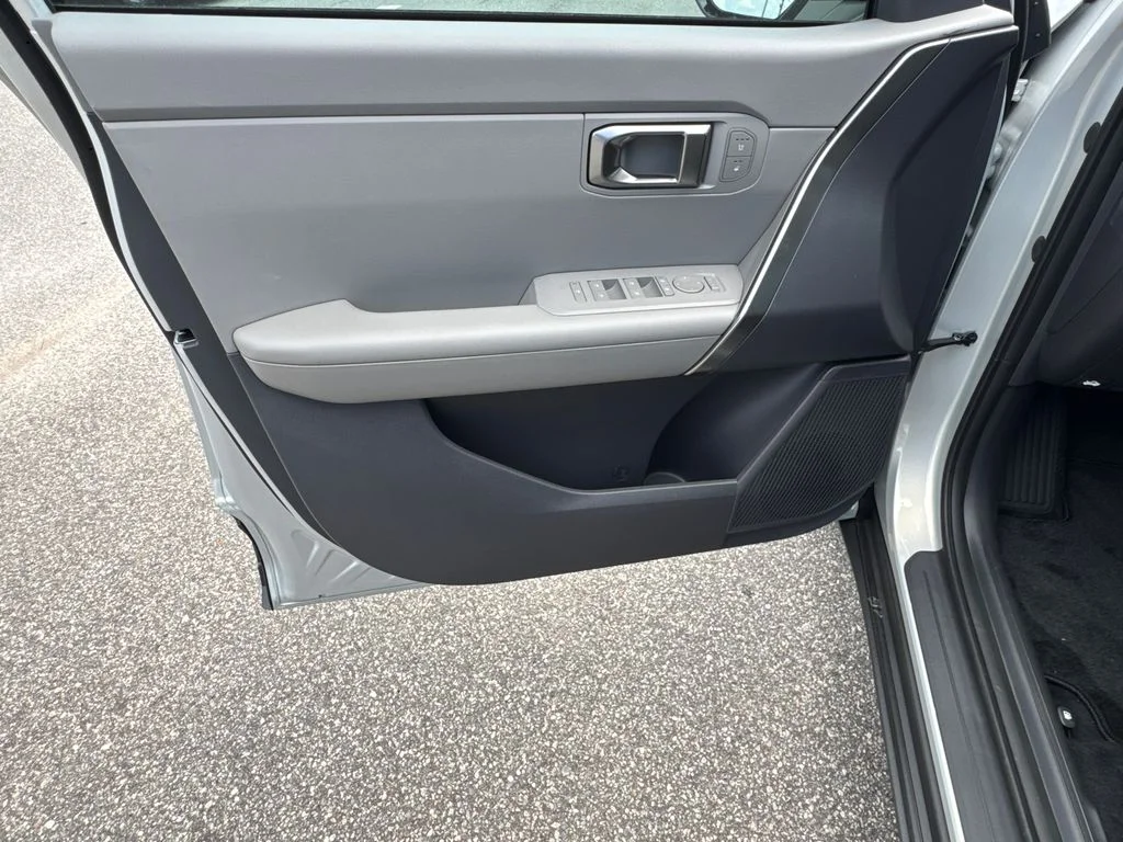 New 2027 Ivory Silver Kia EX image 10