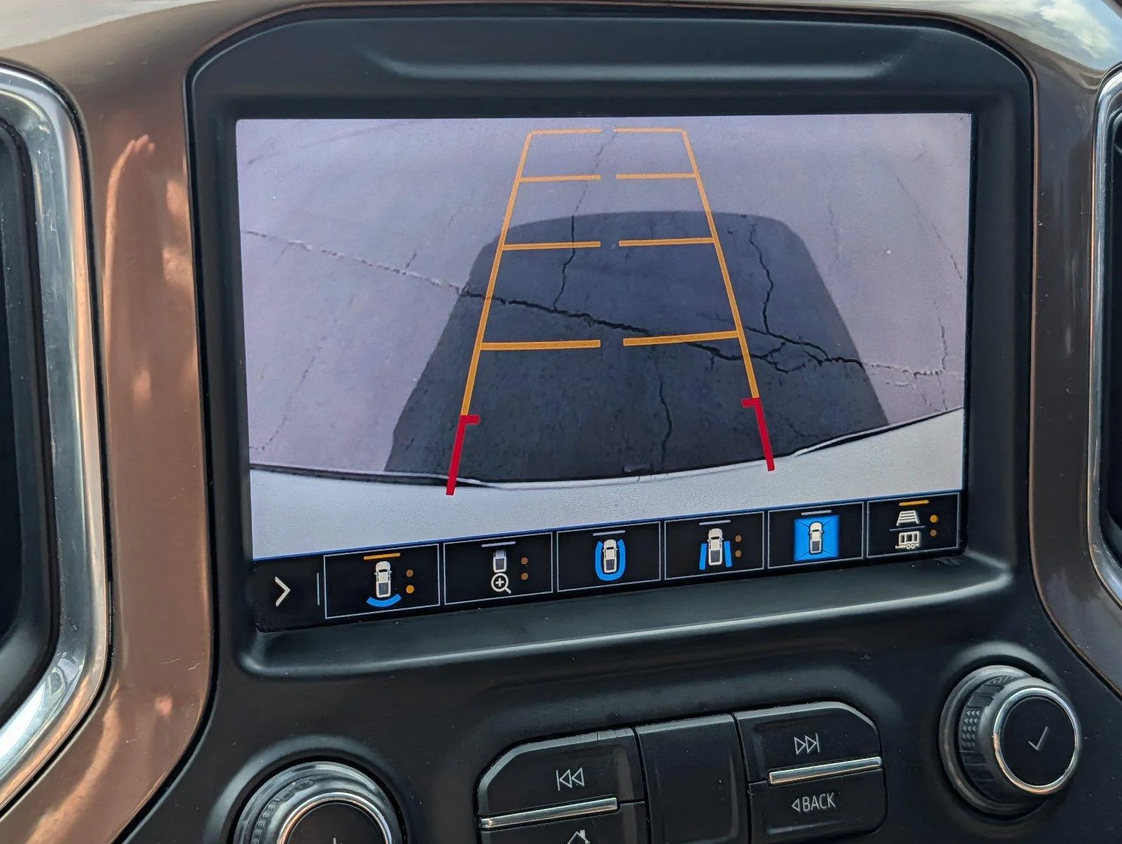 Used 2020 IRIDESCENT PEARL TRICOAT Chevrolet High Country image 20