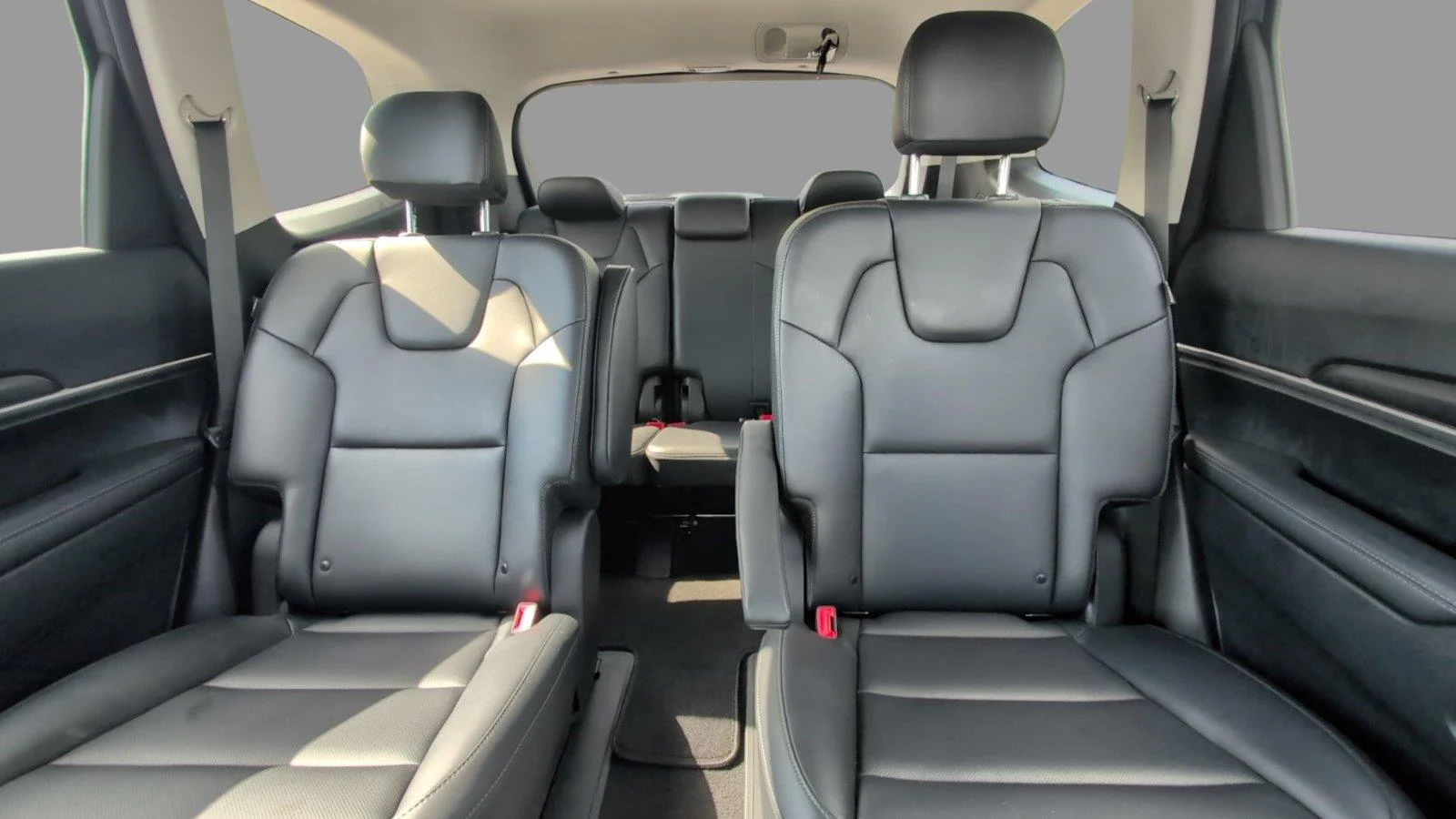 Used 2025 Everlasting Silver Kia S image 33