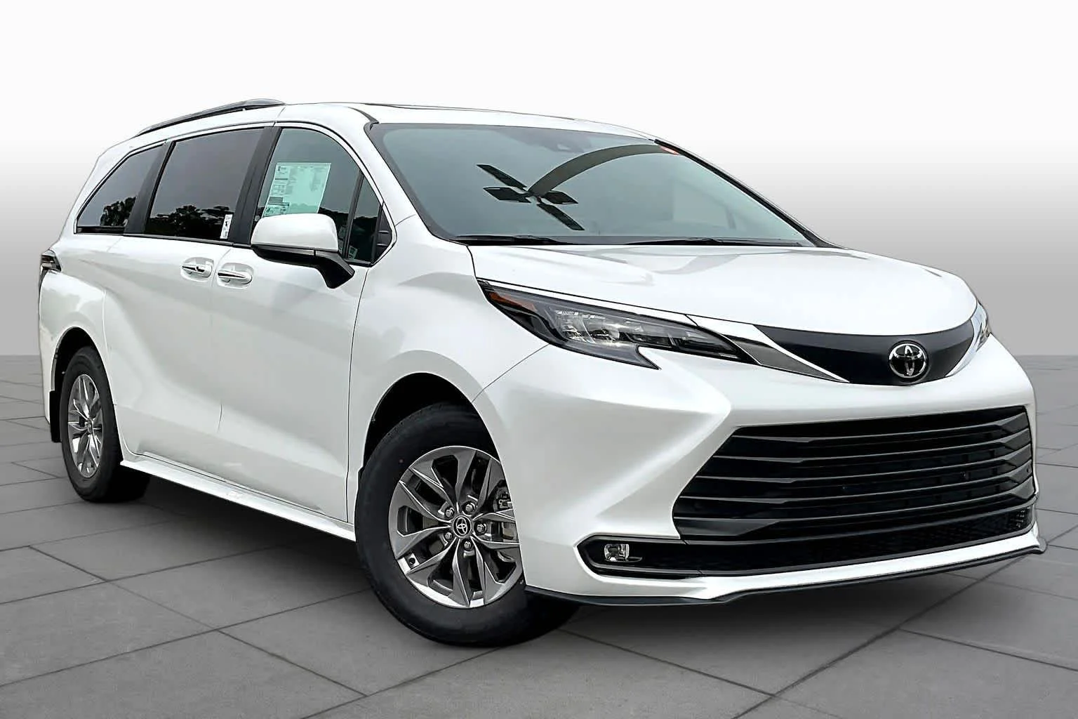 New 2026 Wind Chill Pearl Toyota XLE image 2