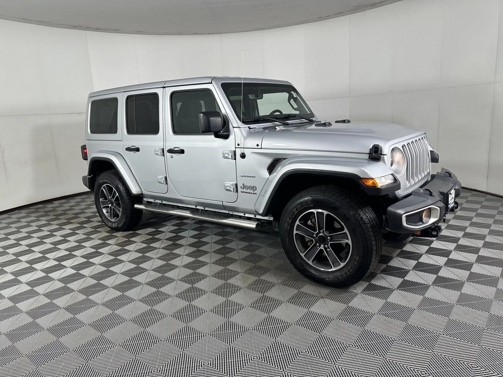 Used 2023 Silver Zynith Jeep Sahara image 5