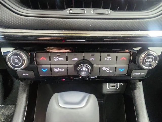New 2026 Hydro Blue Pearl-Coat Exterior Paint Jeep Limited image 17