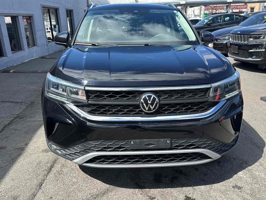 Used 2024 Volkswagen Taos SE with VIN 3VVSX7B22RM016417 for sale in Bronx, NY