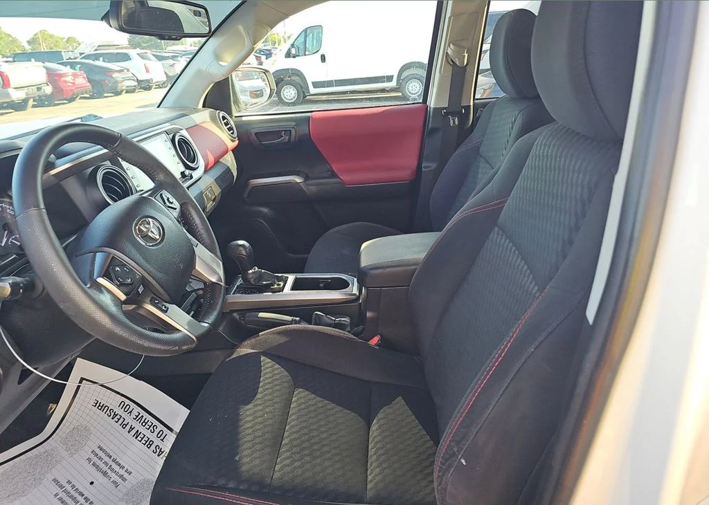 Used 2022 White Toyota SR5 image 6