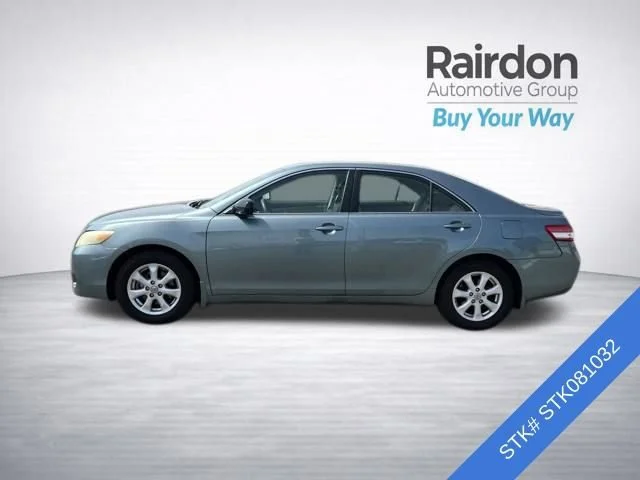 Used 2010  Toyota LE image 4