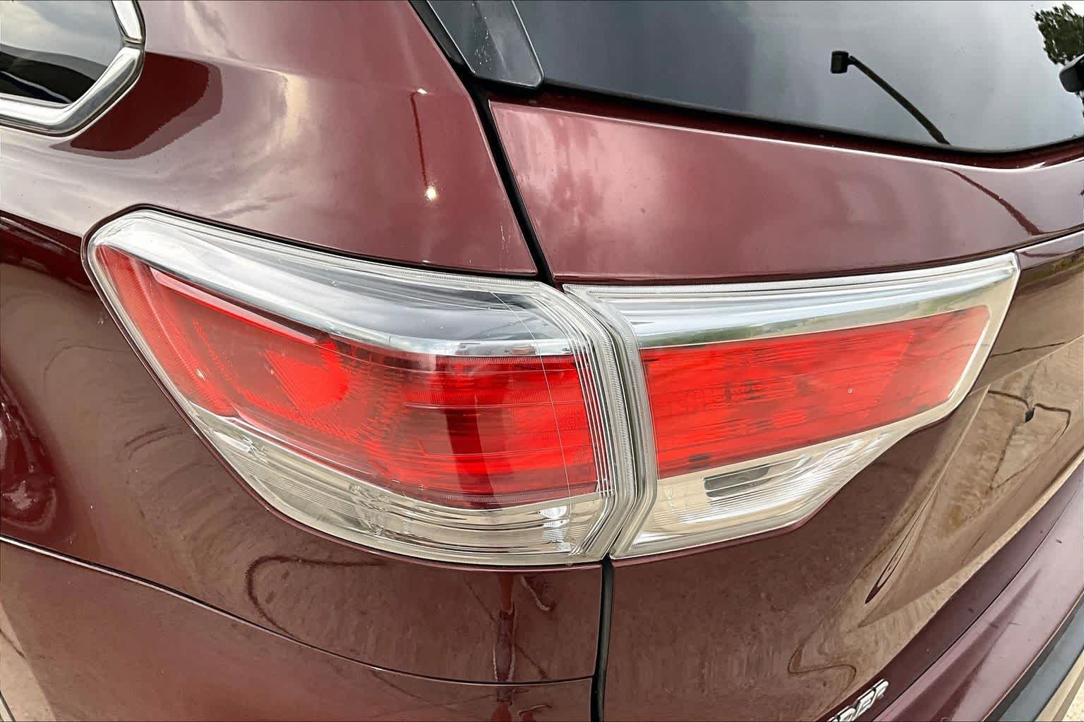 Used 2015 Ooh La La Rouge Mica Toyota Limited Platinum image 29