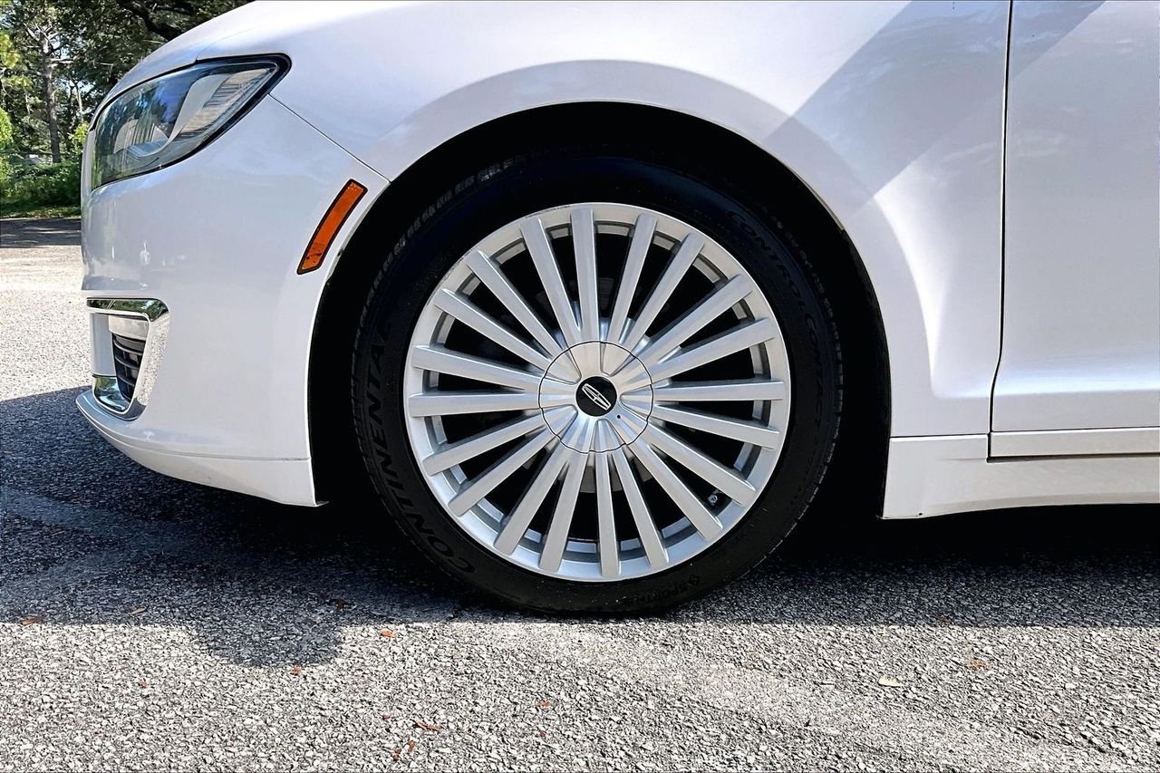 Used 2017 White Lincoln Reserve image 35