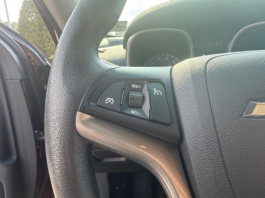 Used 2015 Red Chevrolet LT image 9