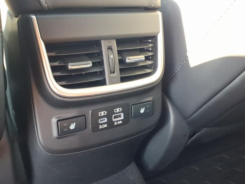 Used 2025 Crystal White Pearl Subaru Limited image 4