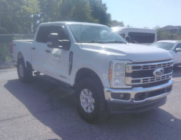 Used 2023 Oxford White Ford XLT image 4