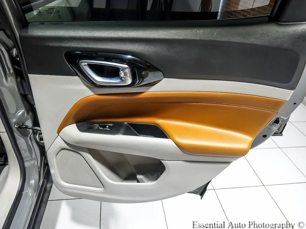 Used 2022 Gray Jeep Limited image 25