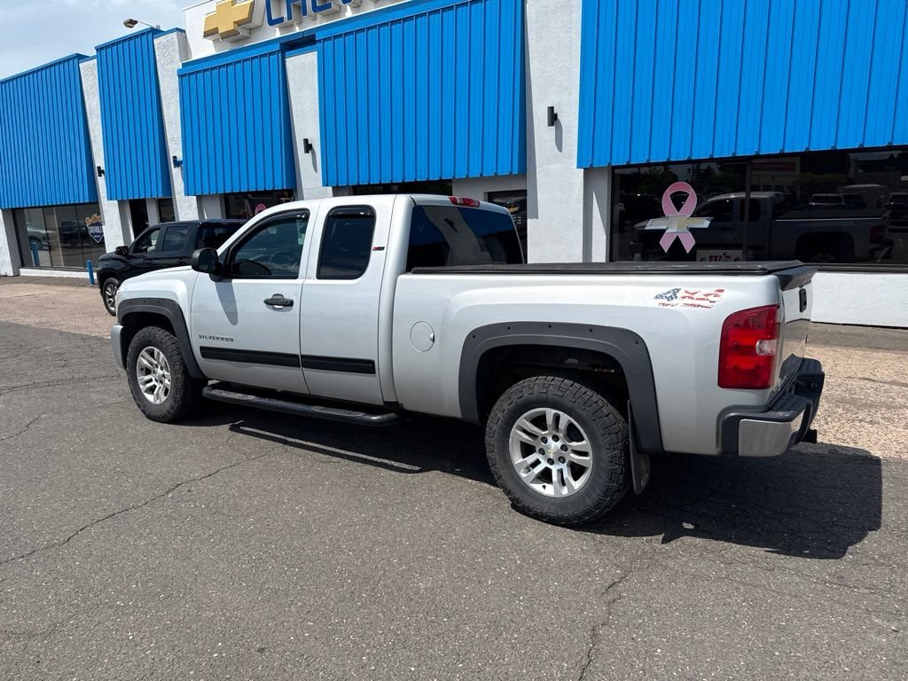Used 2011 SHEER SILVER METALLIC Chevrolet LT image 14