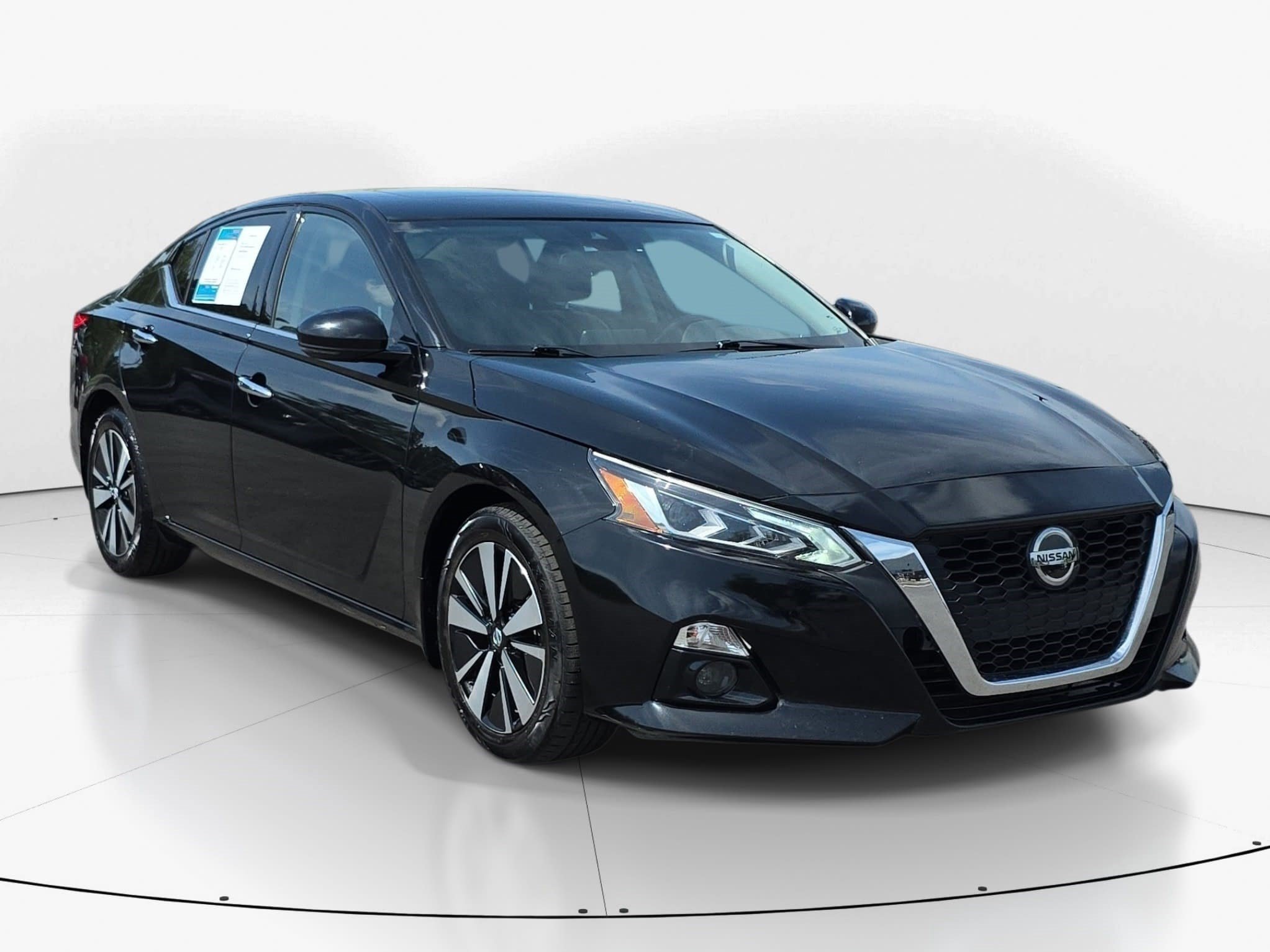 Used 2021 Super Black Nissan 2.5 SL image 1