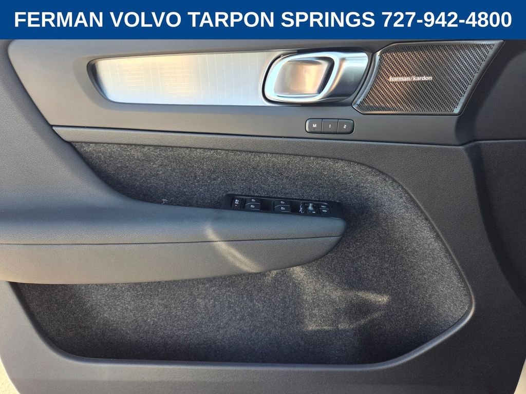 2026 Volvo XC40 Ultra Black Edition - Photo 24