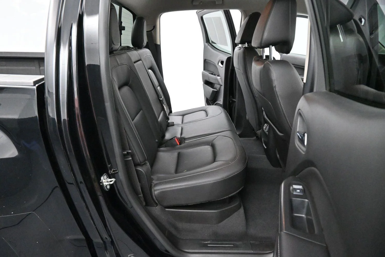 Used 2019 Onyx Black GMC 4WD SLT image 34