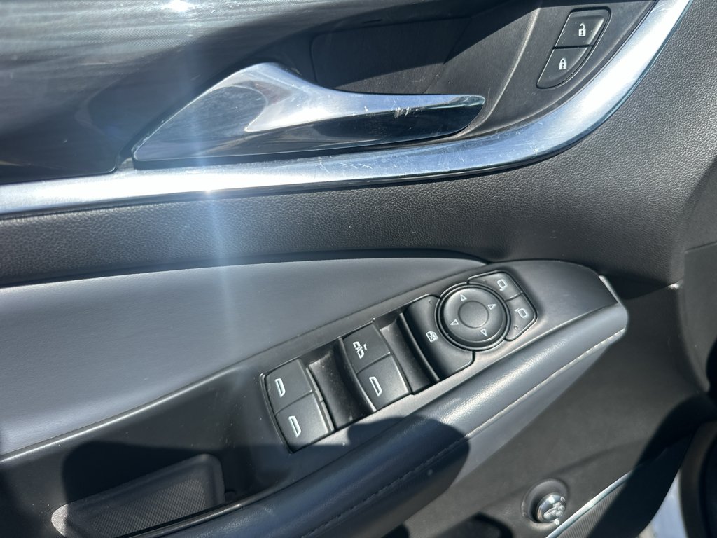 Used 2023 Summit White Buick Essence image 10