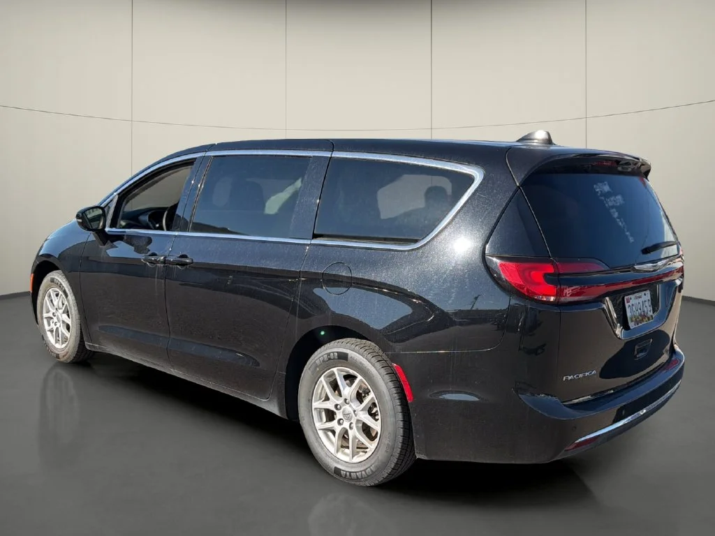 Used 2024 Black Chrysler Touring L image 5