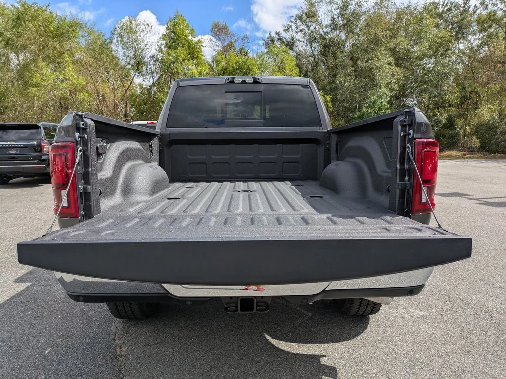 New 2026 Granite Crystal Metallic Clear-Coat Exterior Paint RAM Laramie image 15