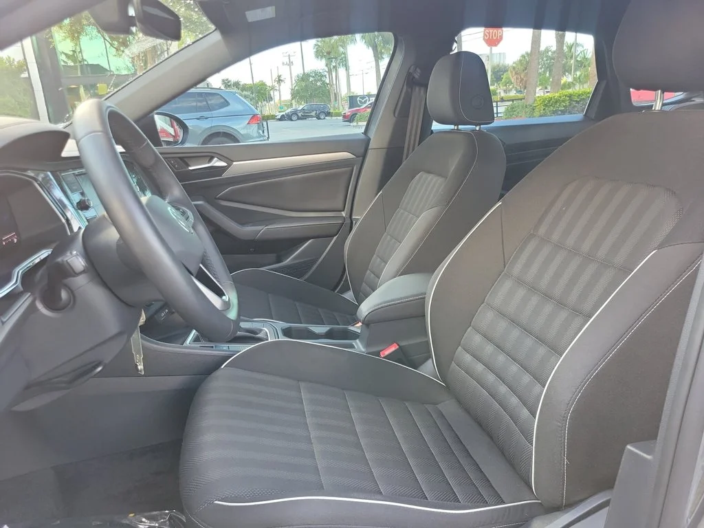 Used 2024 Gray Volkswagen 1.5T Sport image 10