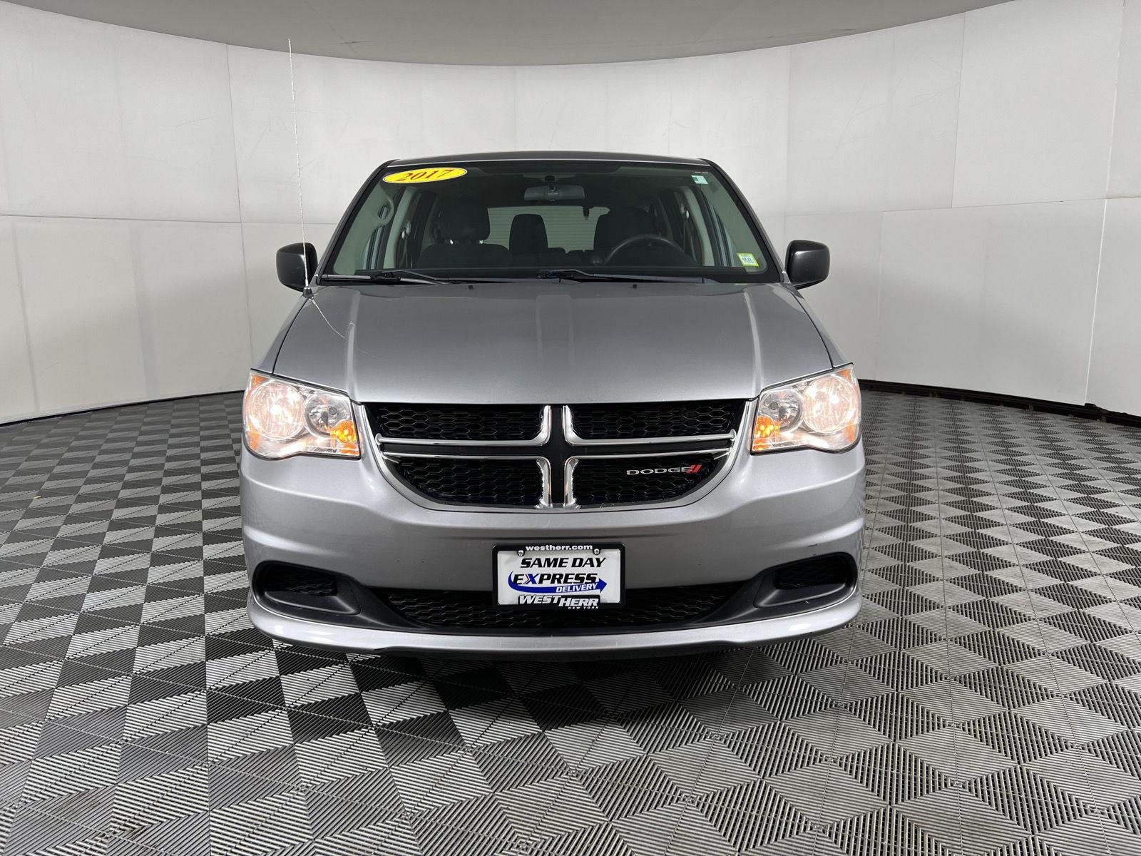 Used 2017 Billet Clearcoat Dodge SE image 19