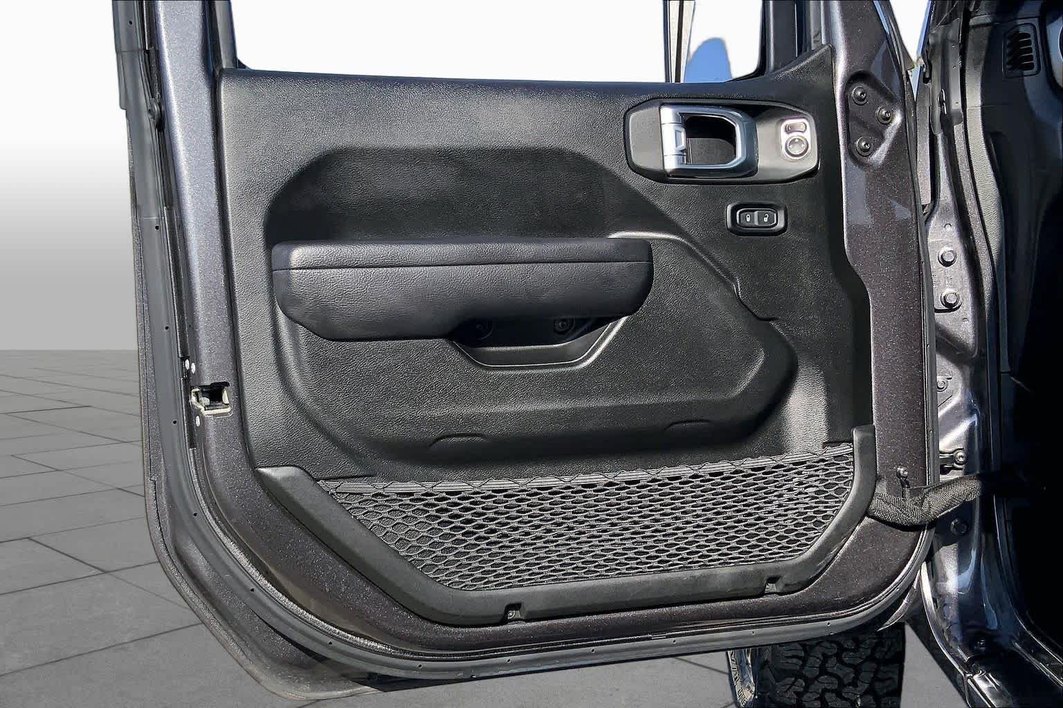 Used 2022 Granite Crystal Metallic Clearcoat Jeep Unlimited Sport S image 21