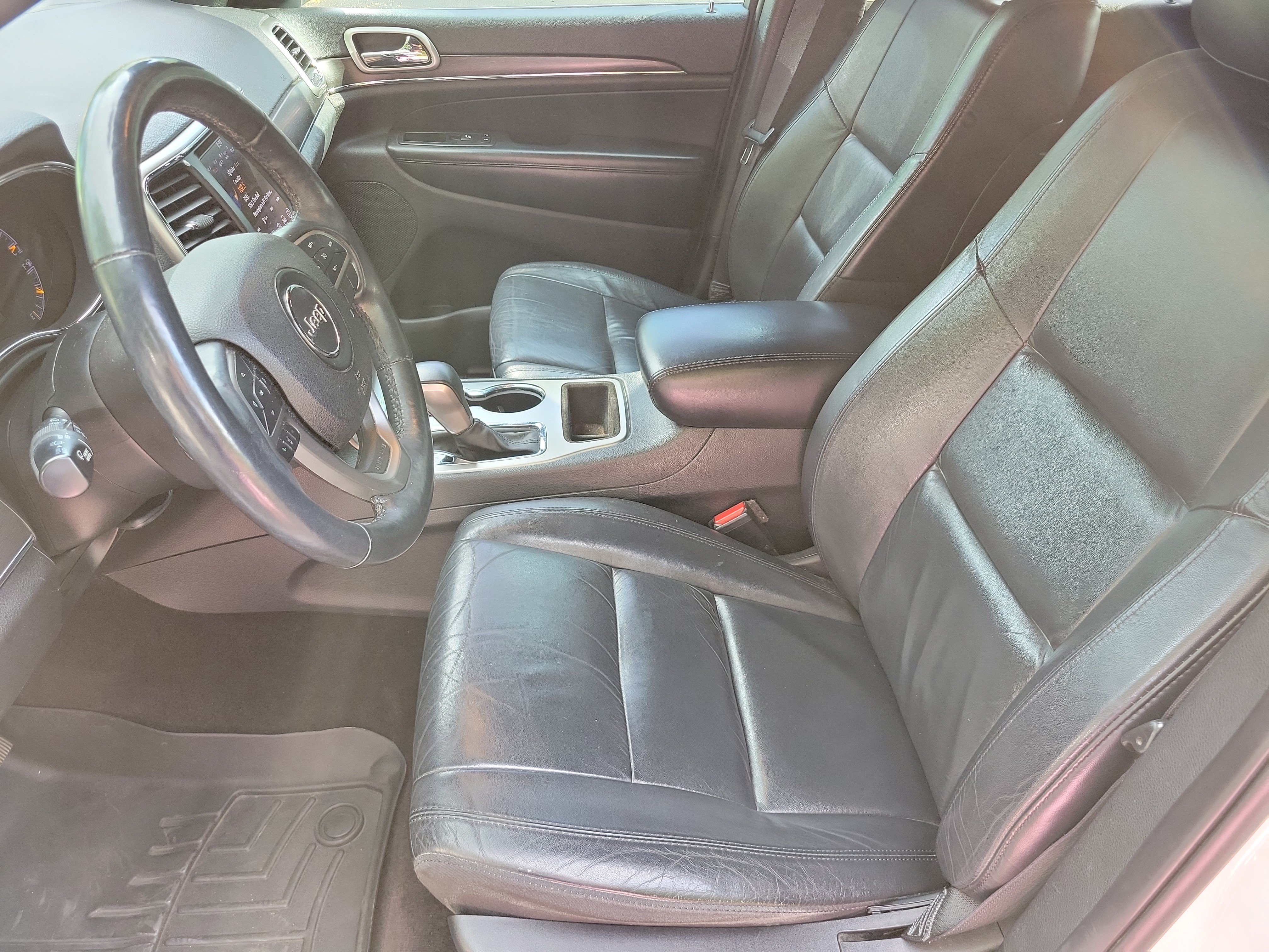 Used 2018 Bright White Clearcoat Jeep Limited image 9