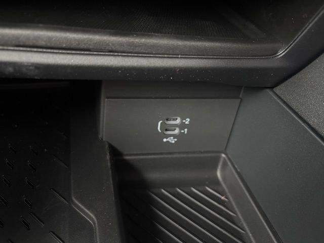 New 2026 Diamond Black Crystal Pearl-Coat Exterior Paint Chrysler Limited image 15